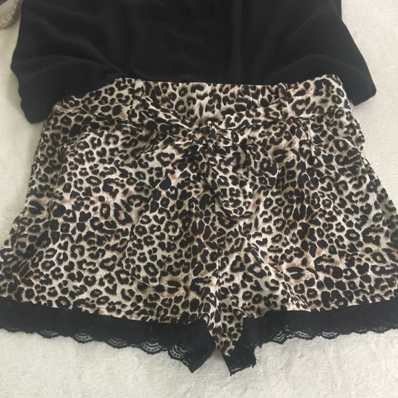Brand New Animal Print shorts with lace trim - Picture 4 of 6